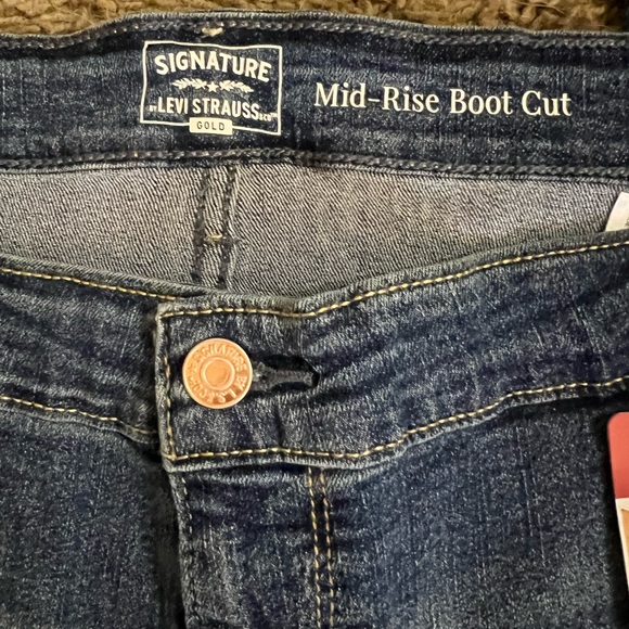 Levi Strauss Signature Mid rise bootcut Woman’s plus Size 26 short - Picture 3 of 6